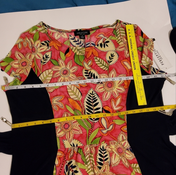 NWT!  Perceptions Fushia/Navy Floral Print Short Sleeve Shift Dress Size 18 - Picture 5 of 11